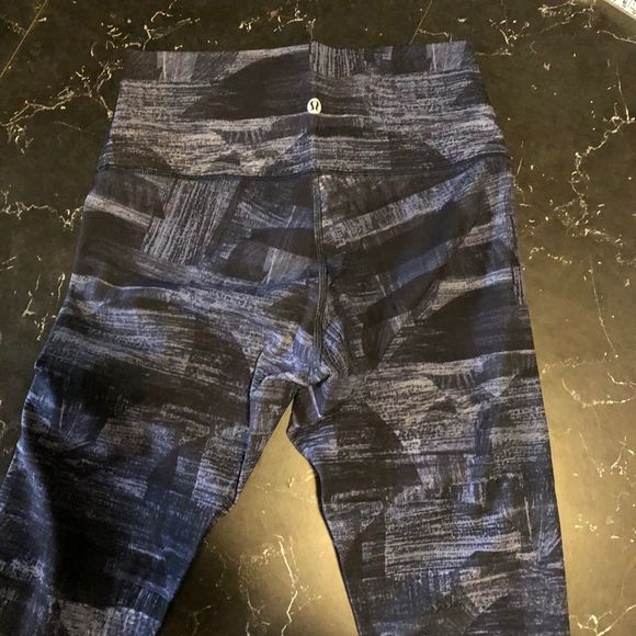 Lululemon WU crops - Picture 2 of 5
